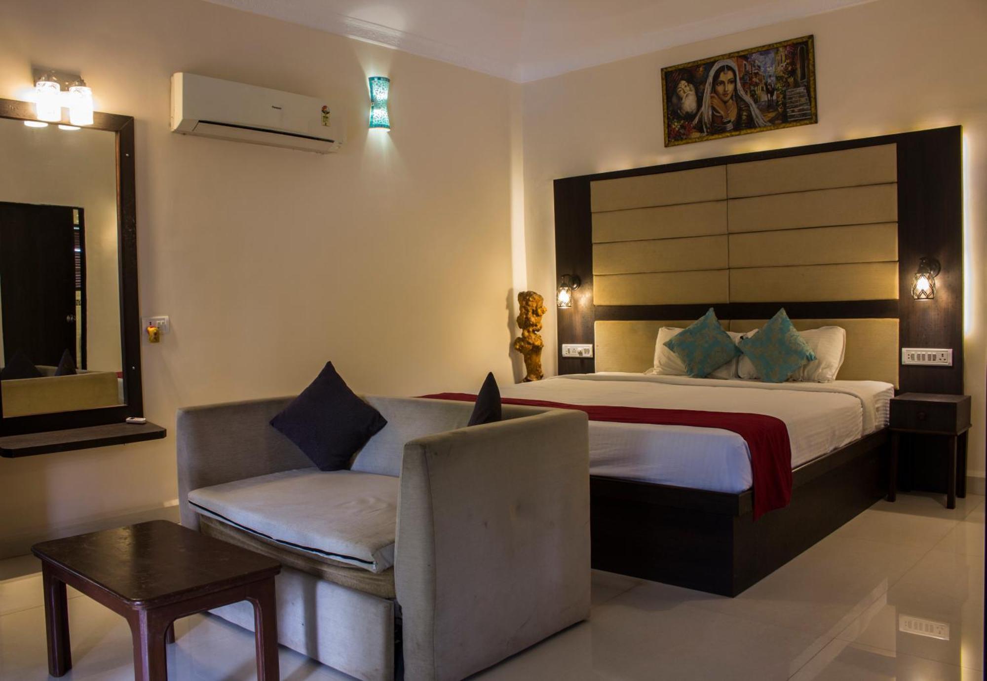 Shikara Beach Resort Cavelossim Bagian luar foto