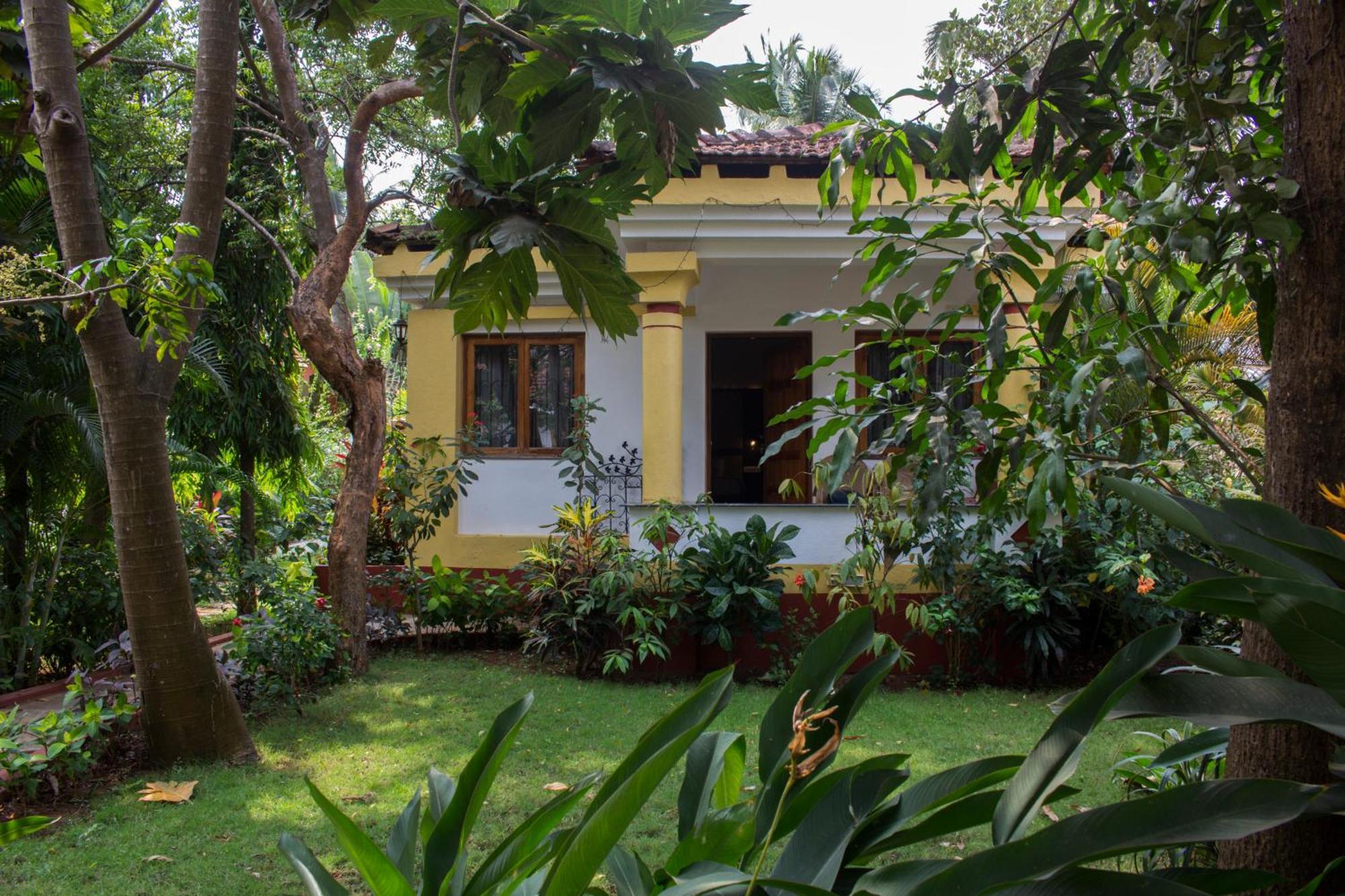 Shikara Beach Resort Cavelossim Bagian luar foto