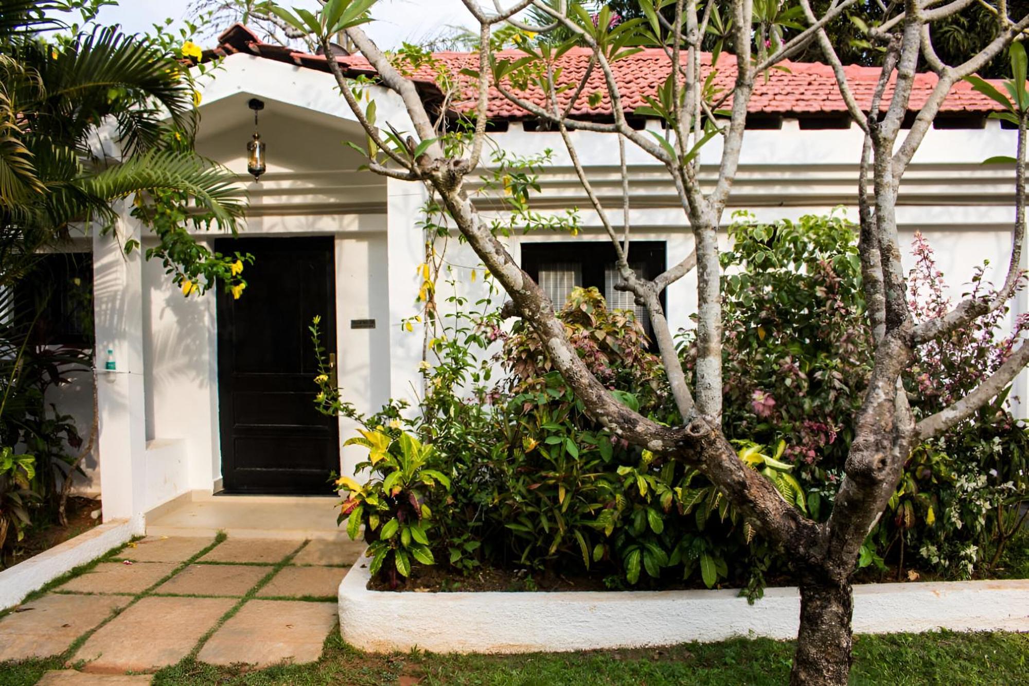 Shikara Beach Resort Cavelossim Bagian luar foto