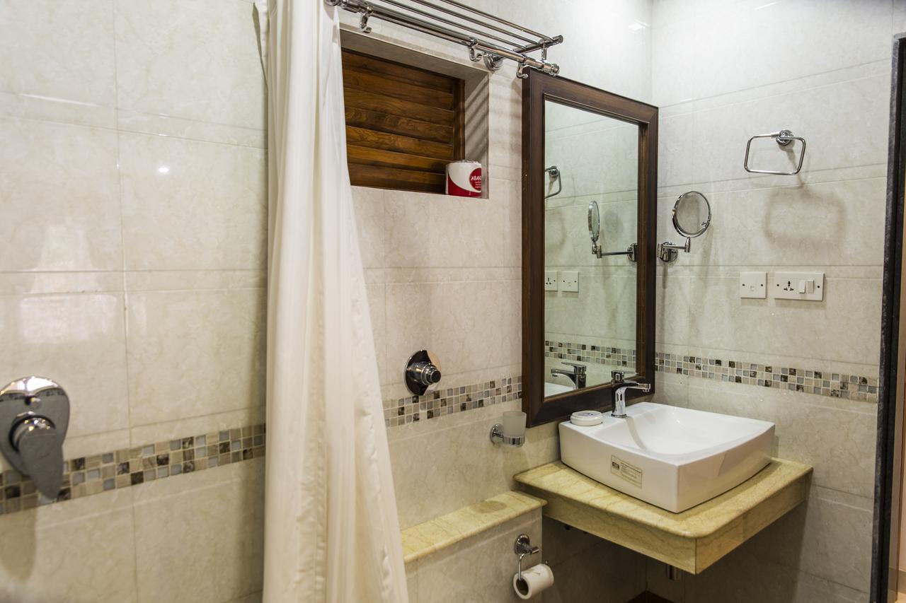 Shikara Beach Resort Cavelossim Bagian luar foto