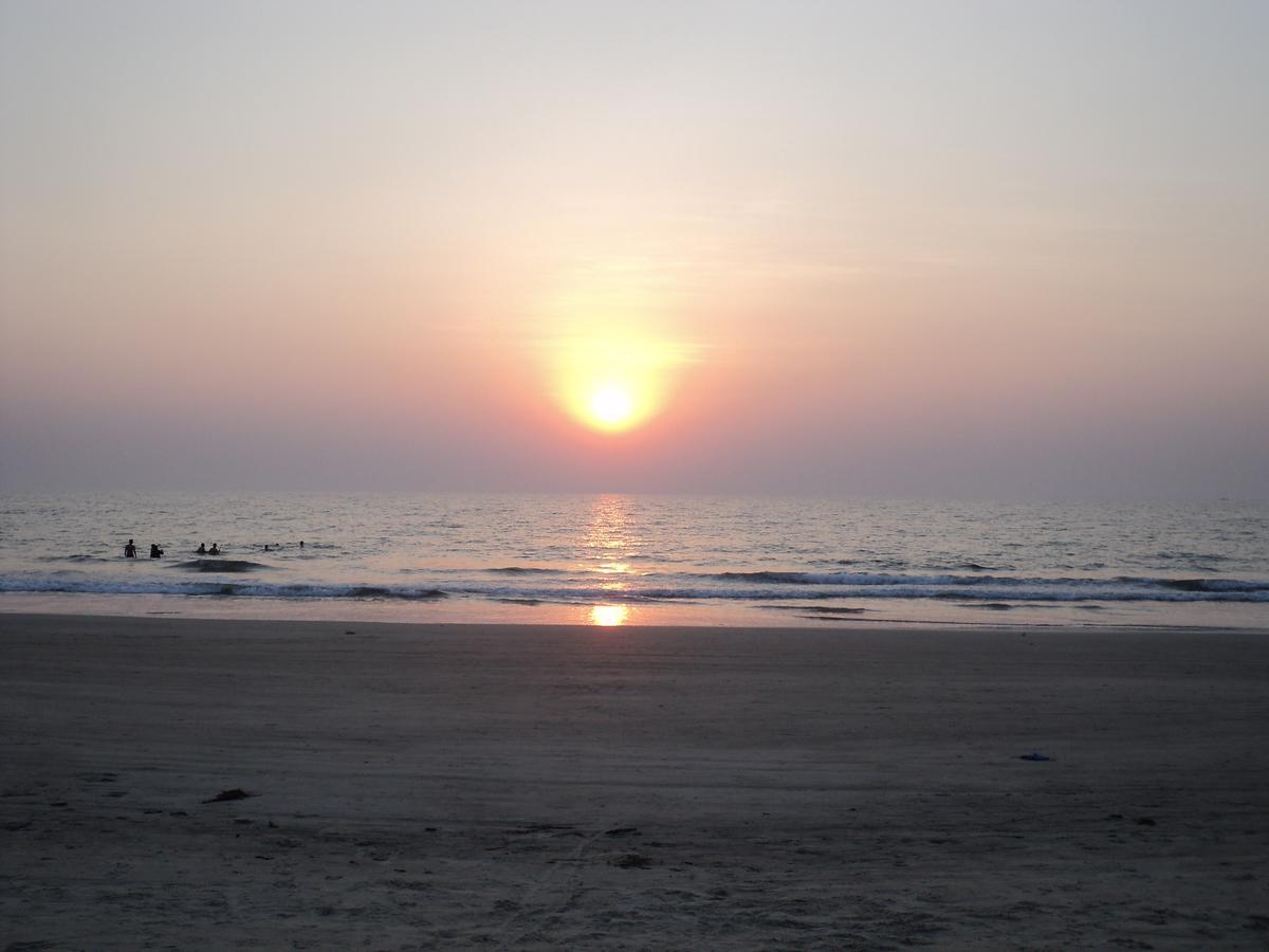 Shikara Beach Resort Cavelossim Bagian luar foto